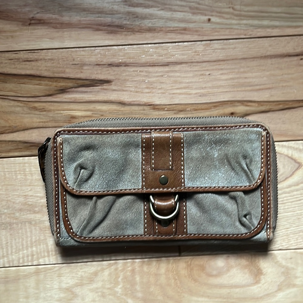 AUTHENTIC Fossil Clutch wallet